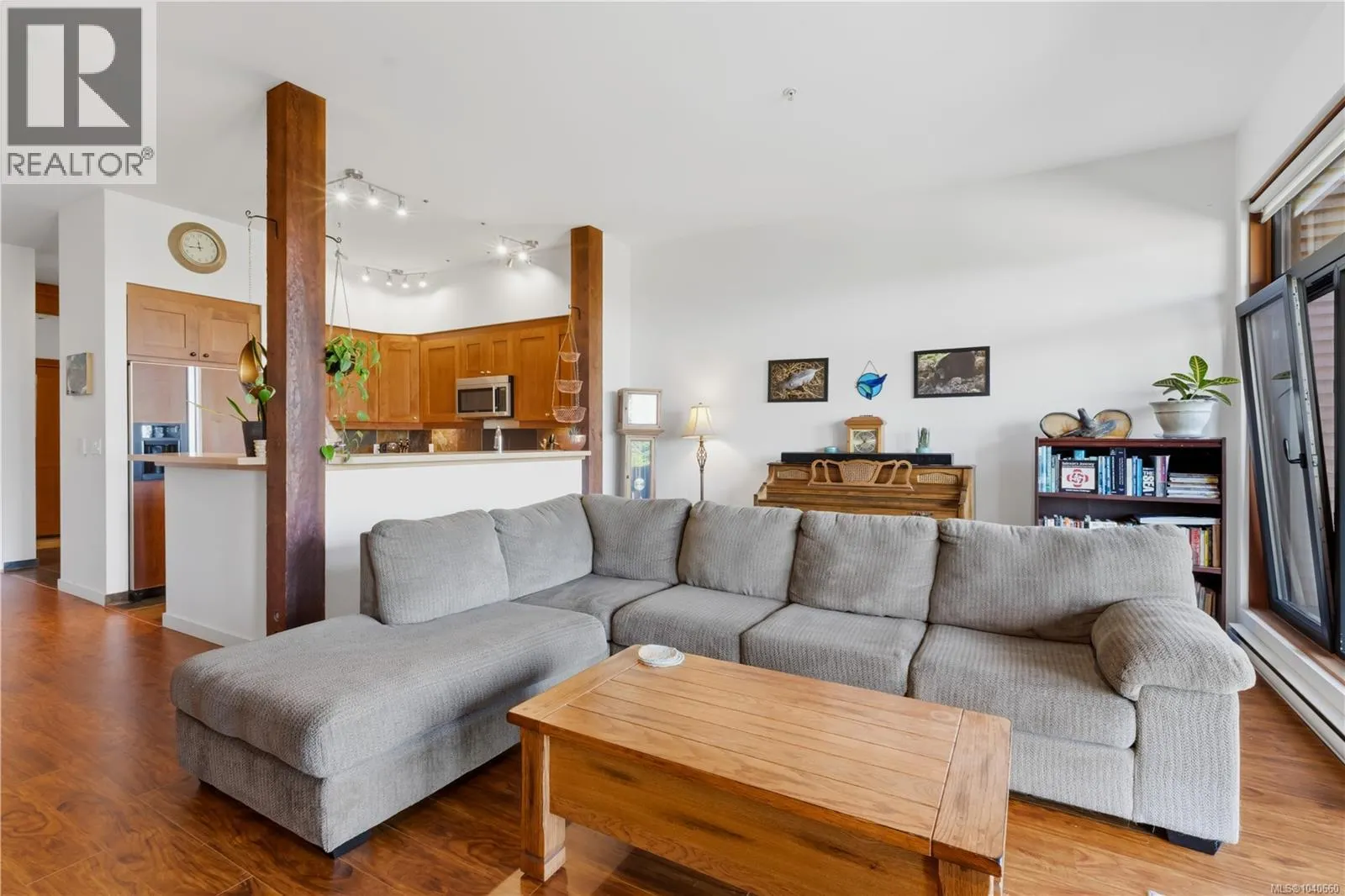 203 515 Marine Dr