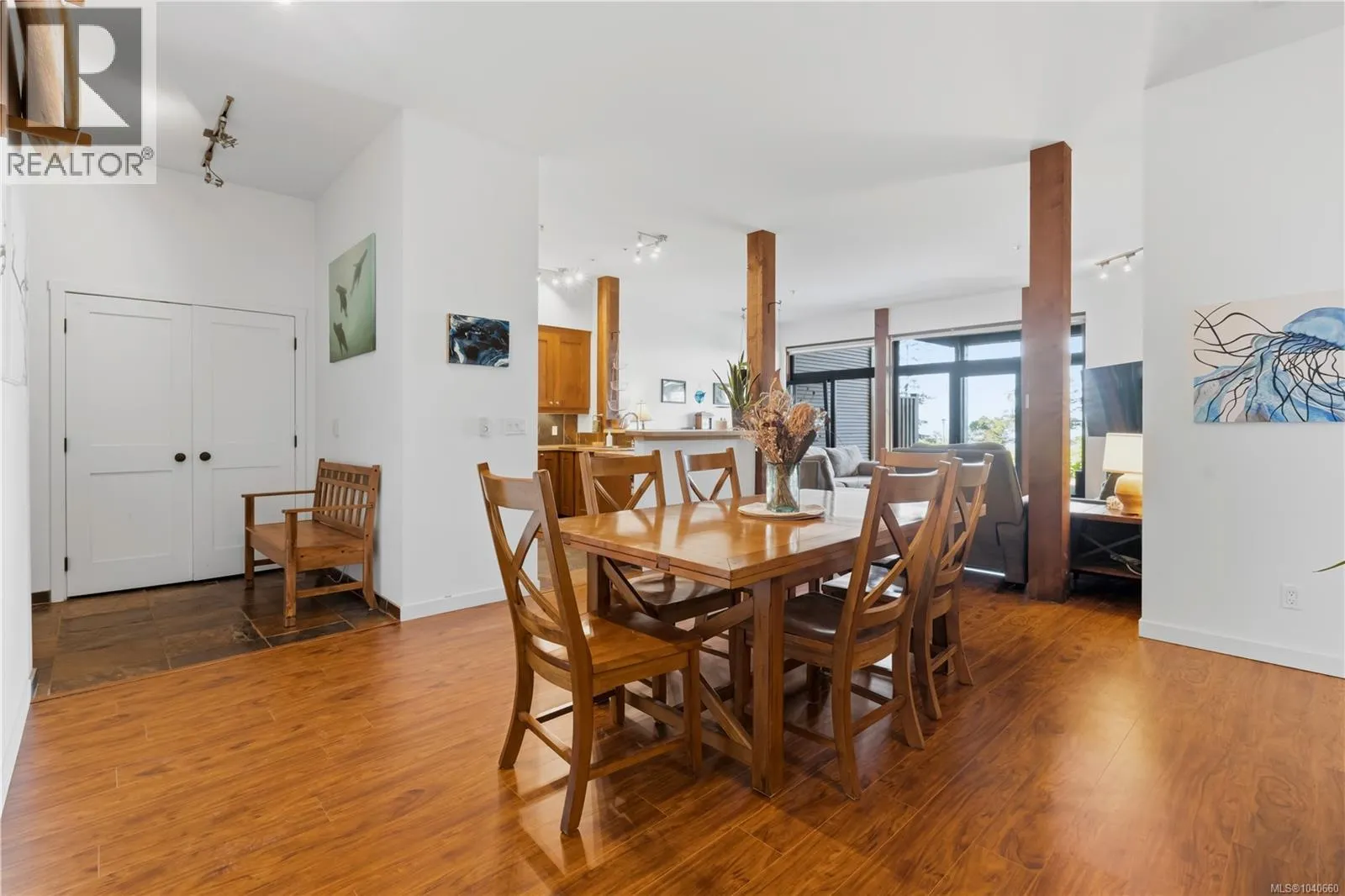203 515 Marine Dr