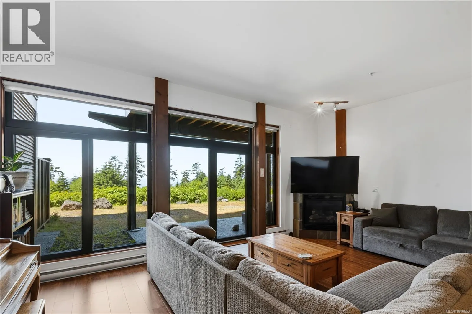 203 515 Marine Dr