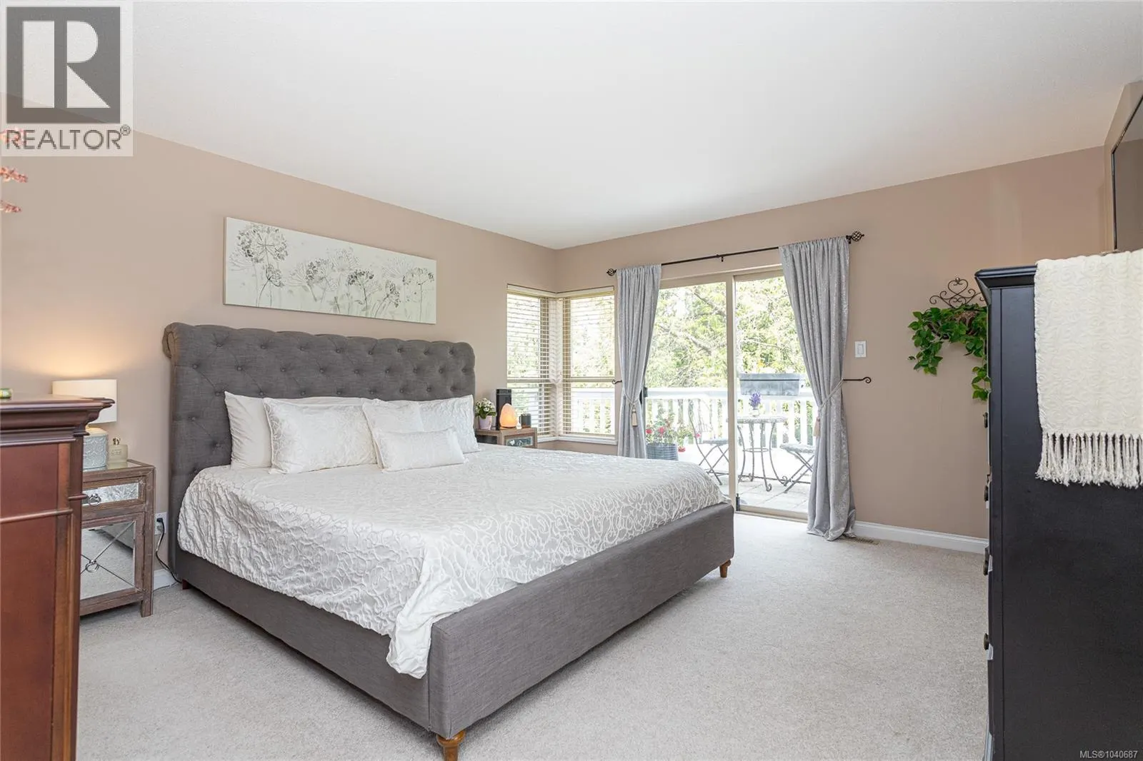 1191 Rosemount Close
