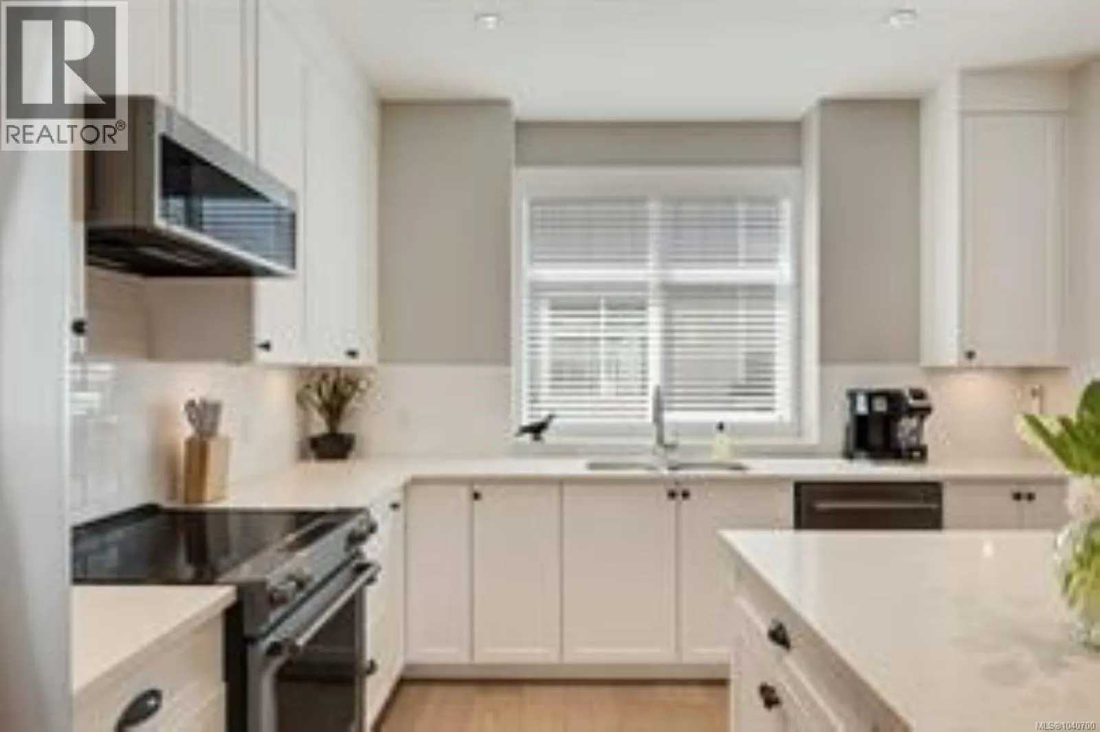 3 10480 Resthaven Dr