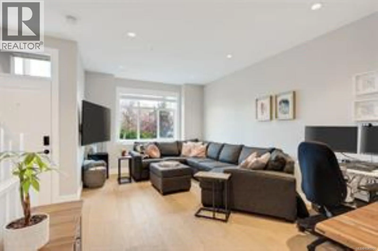 3 10480 Resthaven Dr