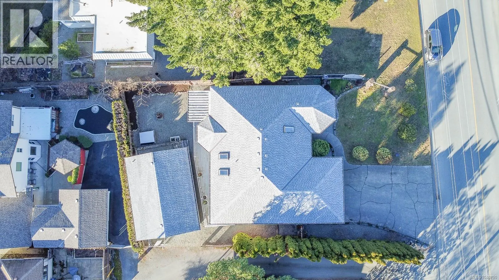 2530 Anderson Ave