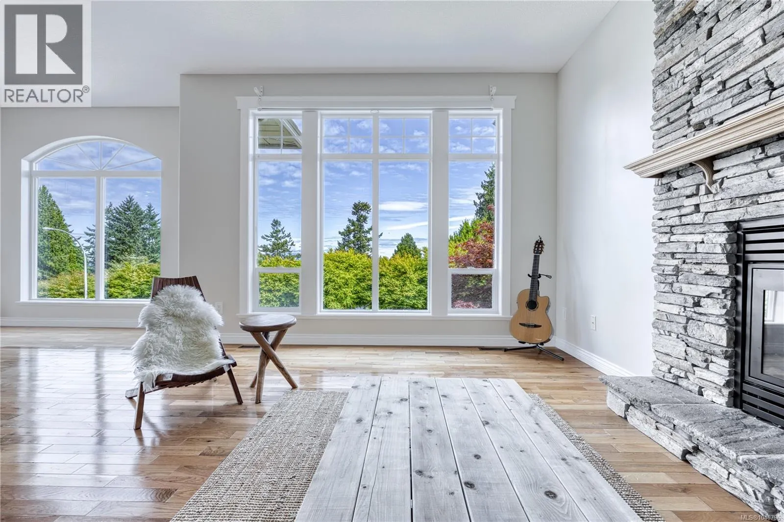 6381 Icarus Dr