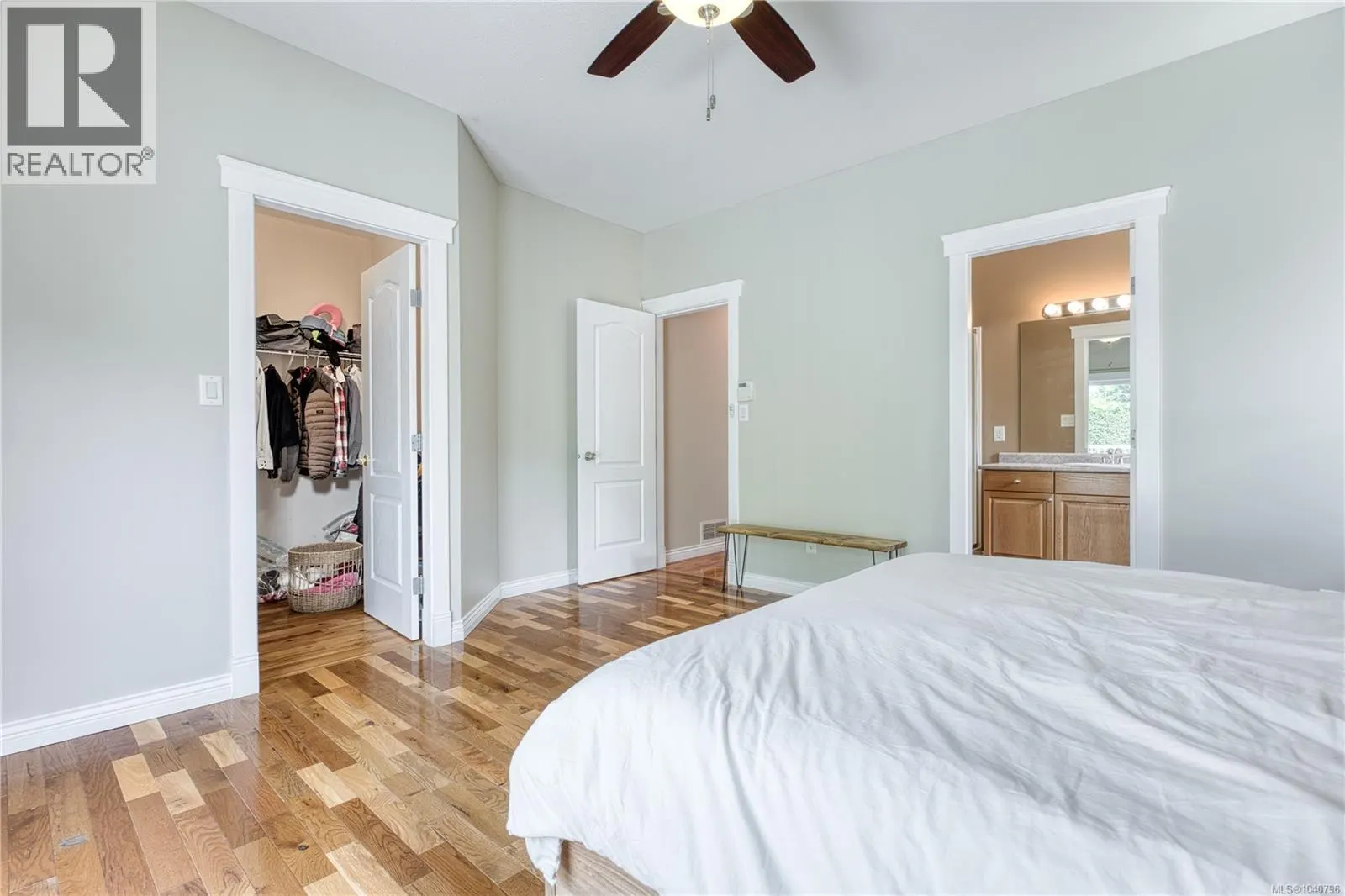 6381 Icarus Dr