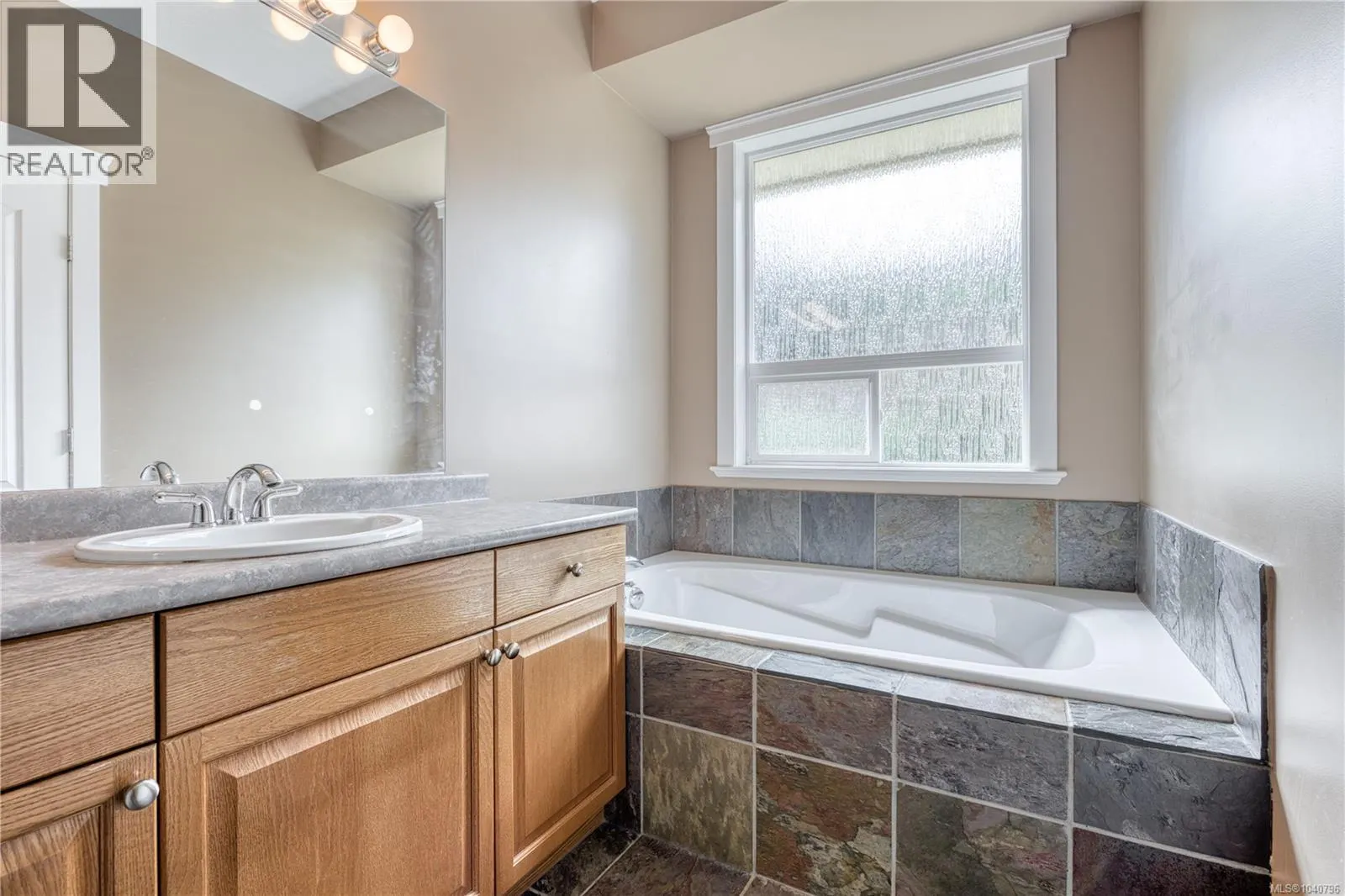 6381 Icarus Dr