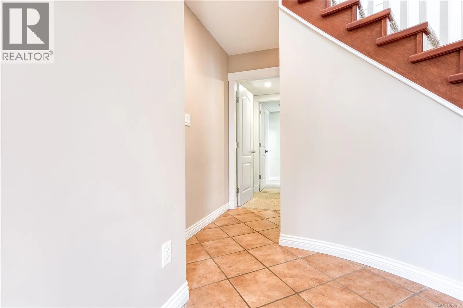 6381 Icarus Dr