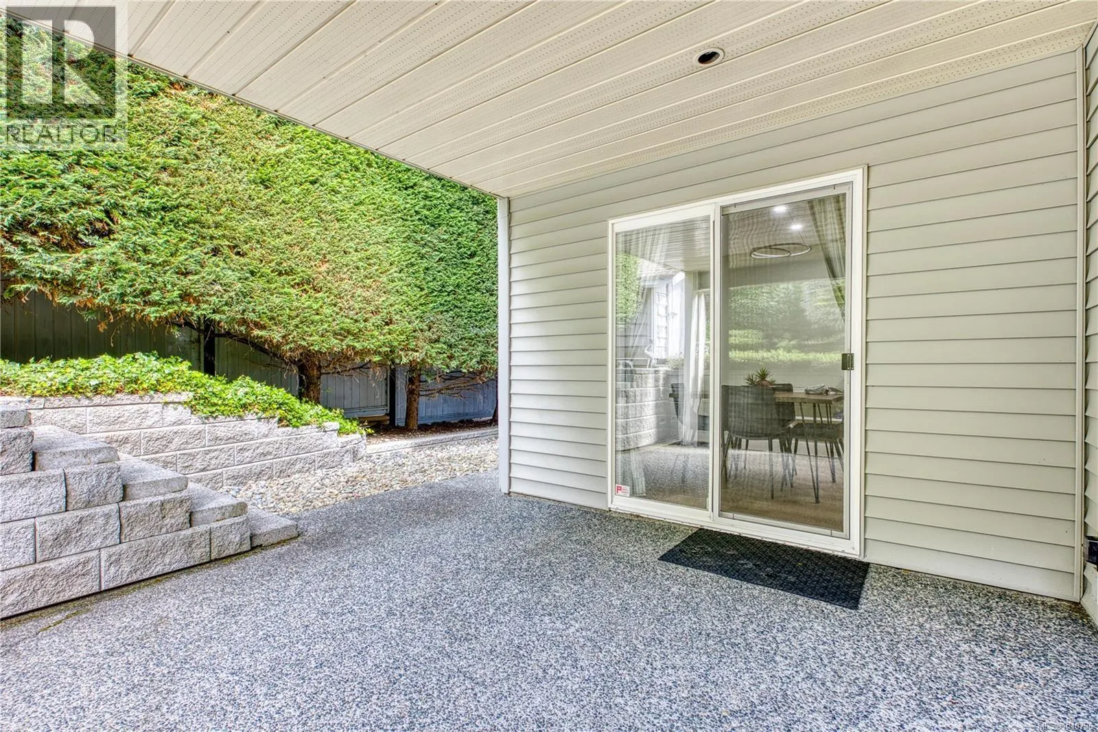6381 Icarus Dr