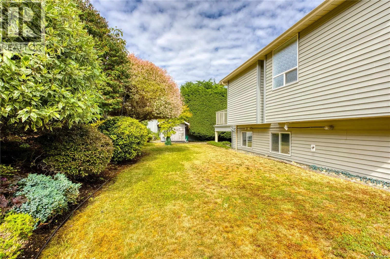 6381 Icarus Dr