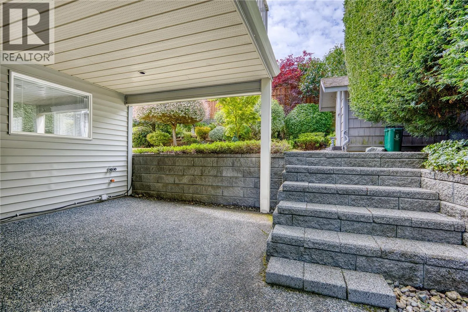 6381 Icarus Dr
