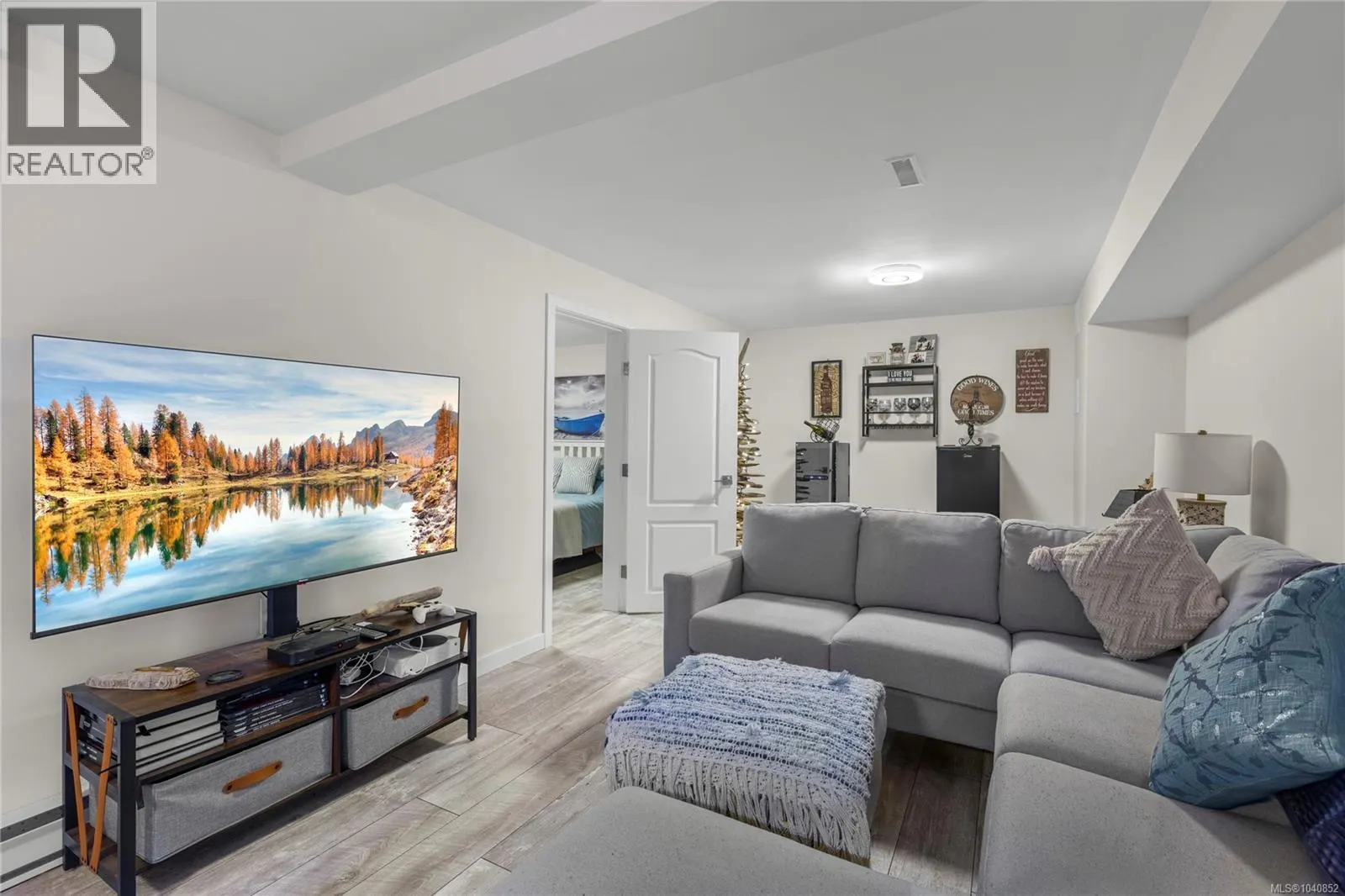 1691 Meadowood Way
