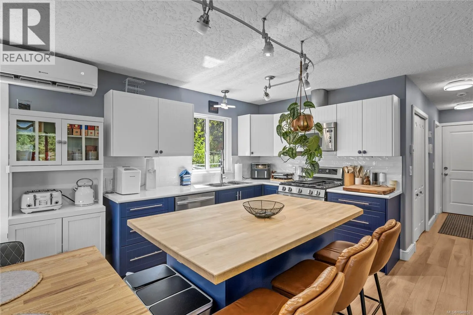 1691 Meadowood Way