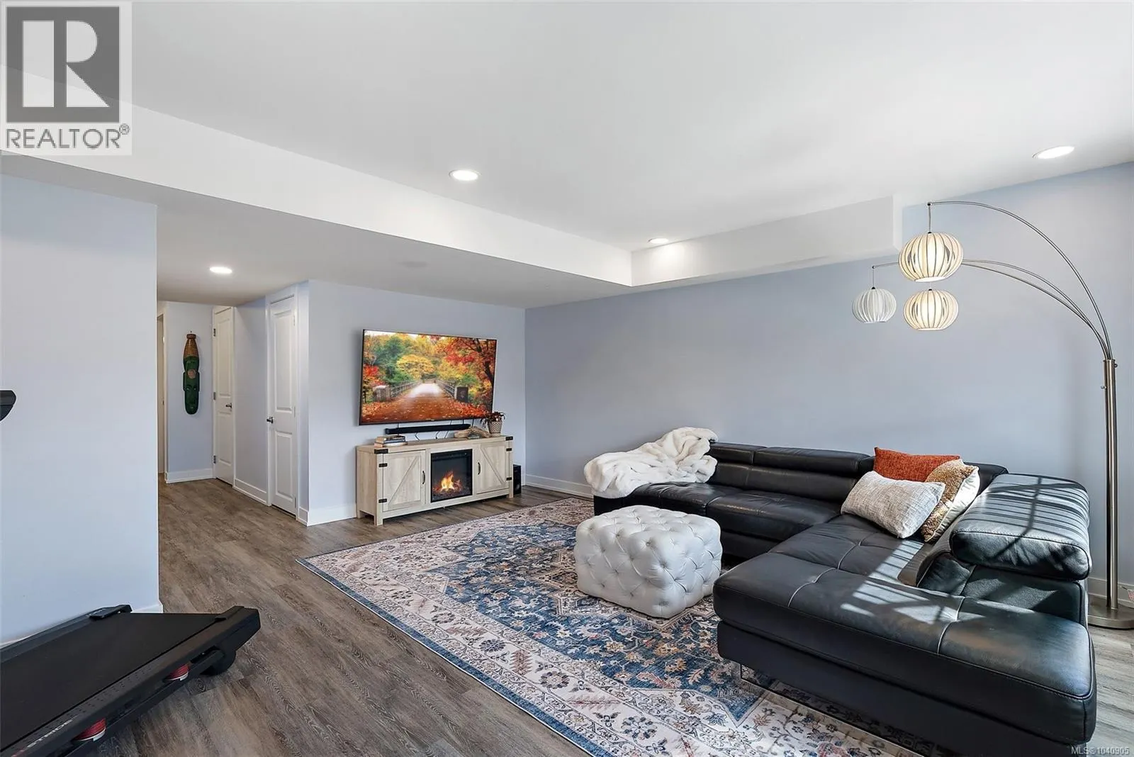 220 Caspian Dr