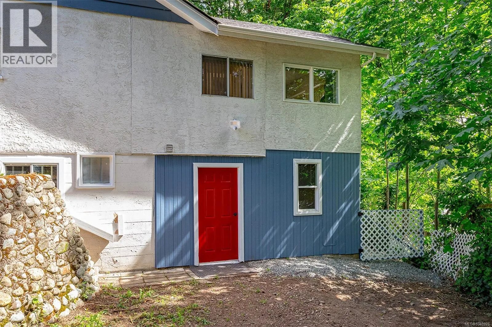 3056 Gibbins Rd