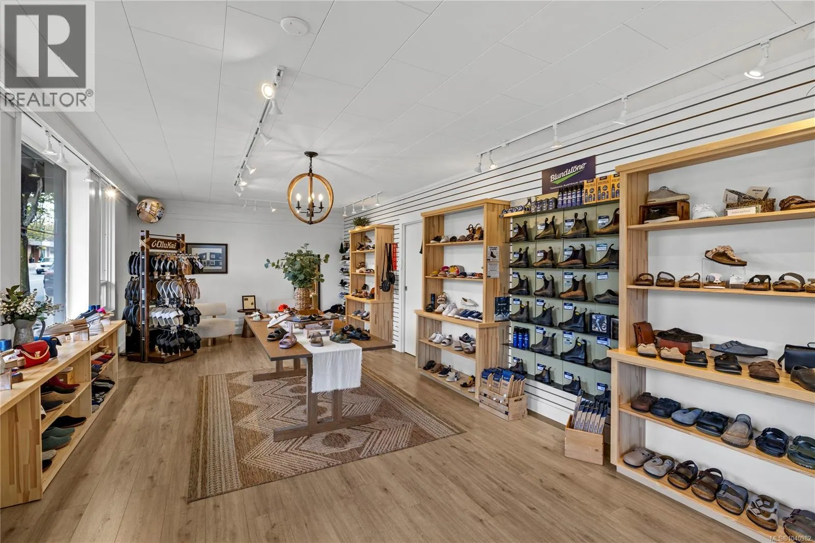 102 Second Ave W