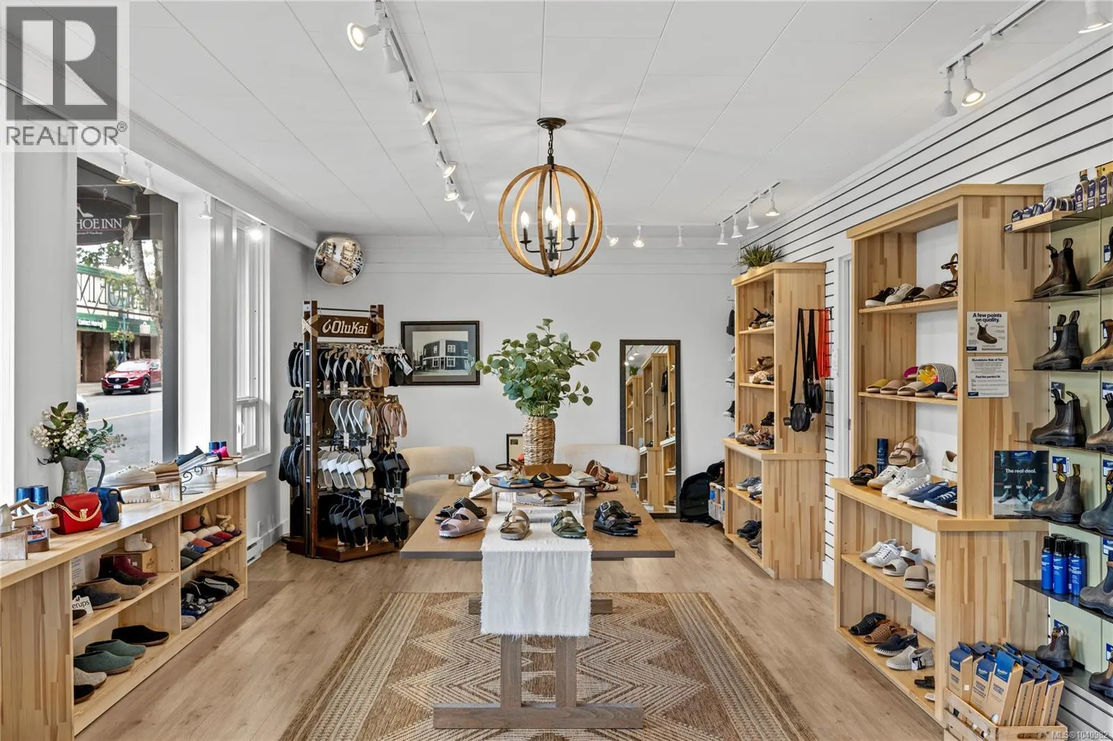 102 Second Ave W