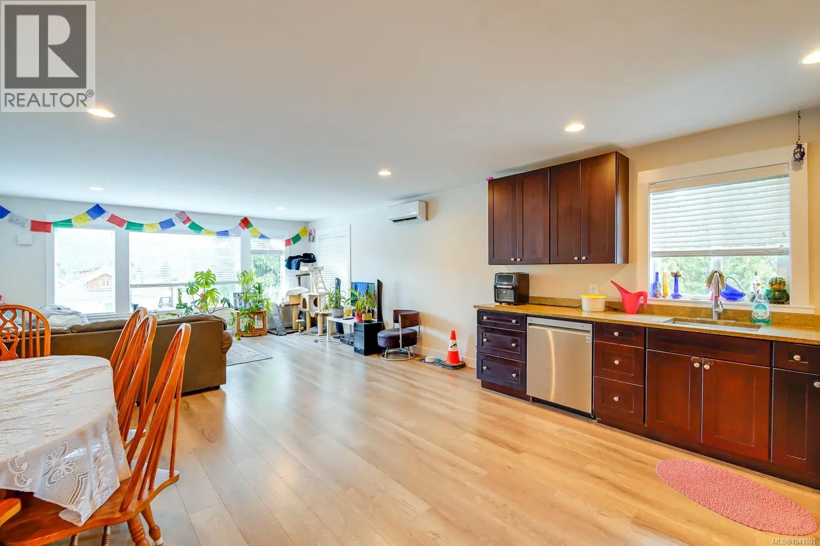 2 2623 5th Ave