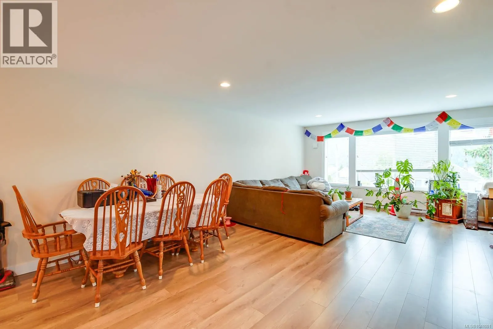 2 2623 5th Ave