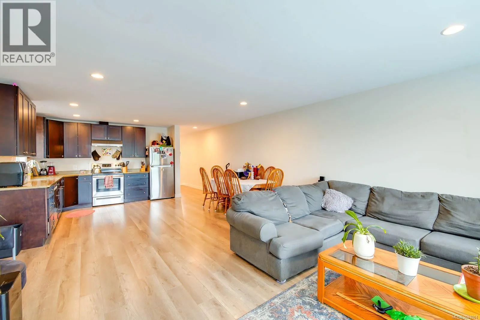 2 2623 5th Ave