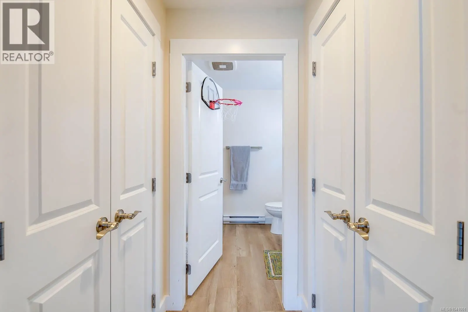 2 2623 5th Ave
