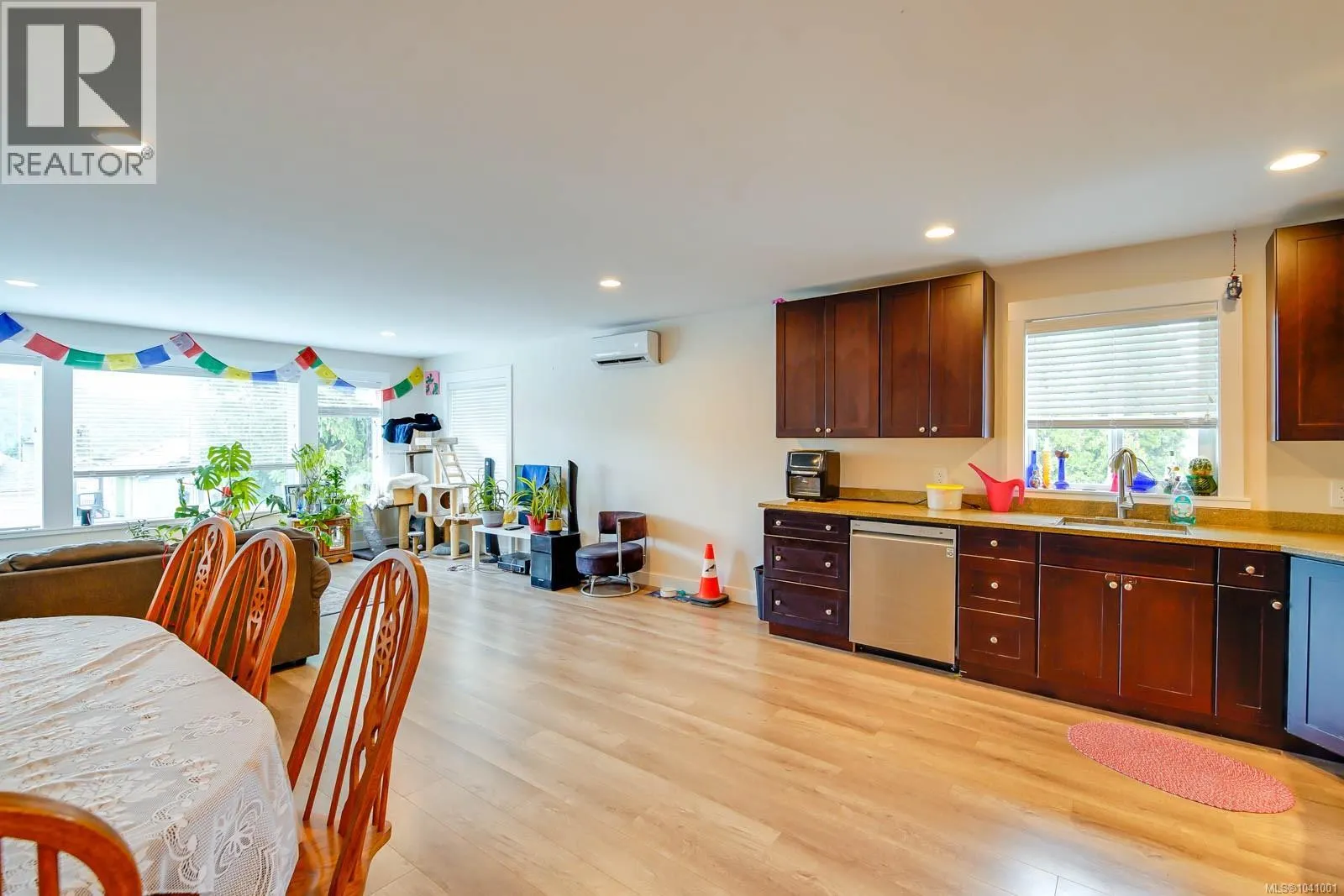 2 2623 5th Ave
