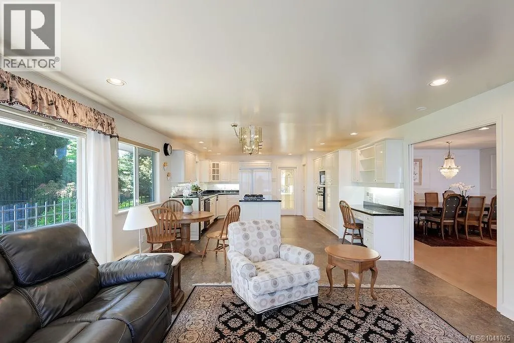 3565 Beach Dr