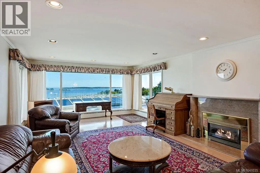 3565 Beach Dr