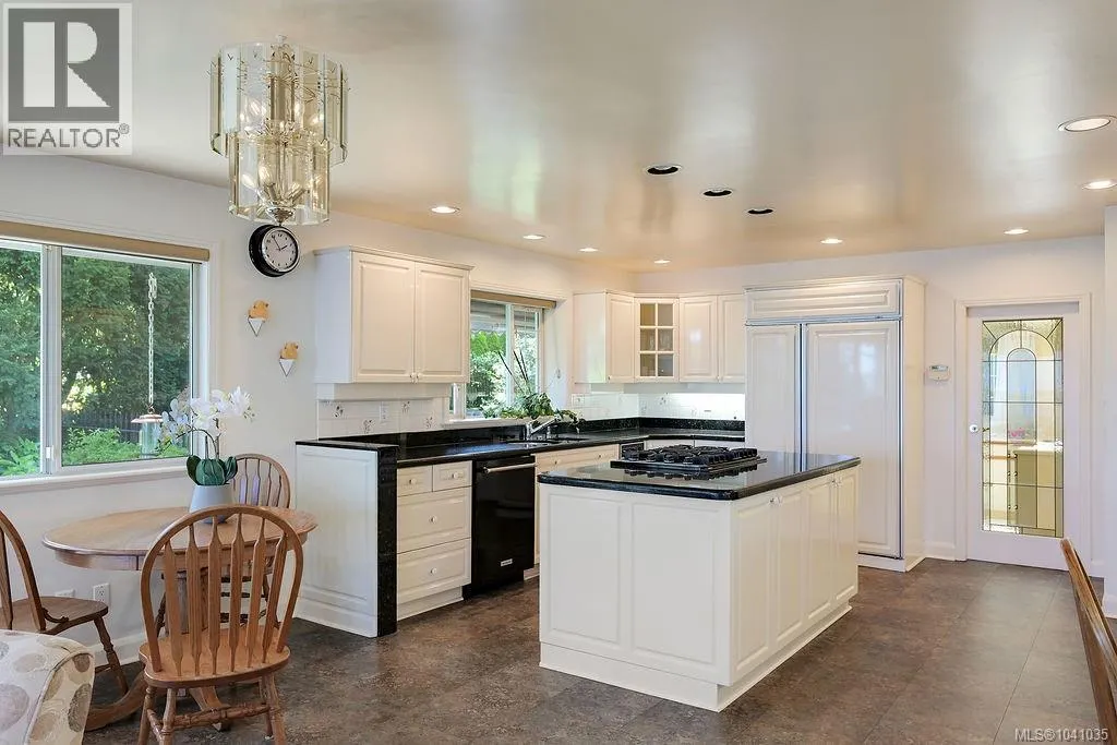 3565 Beach Dr