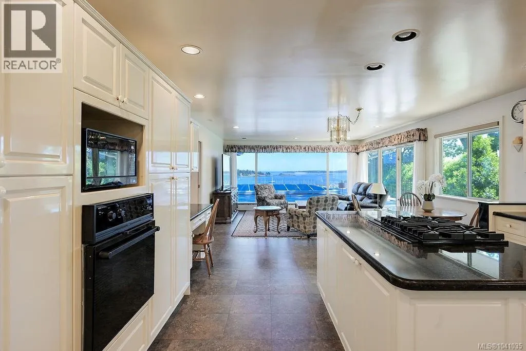 3565 Beach Dr
