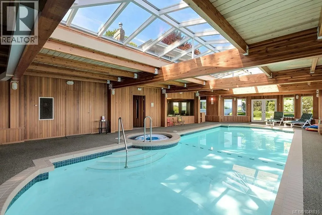 3565 Beach Dr