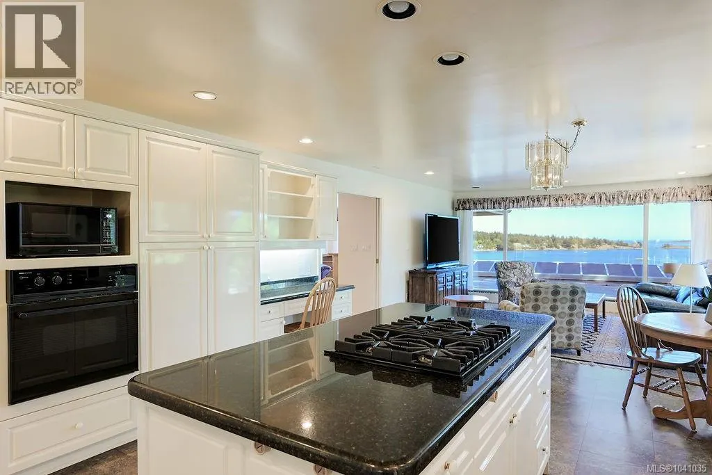 3565 Beach Dr