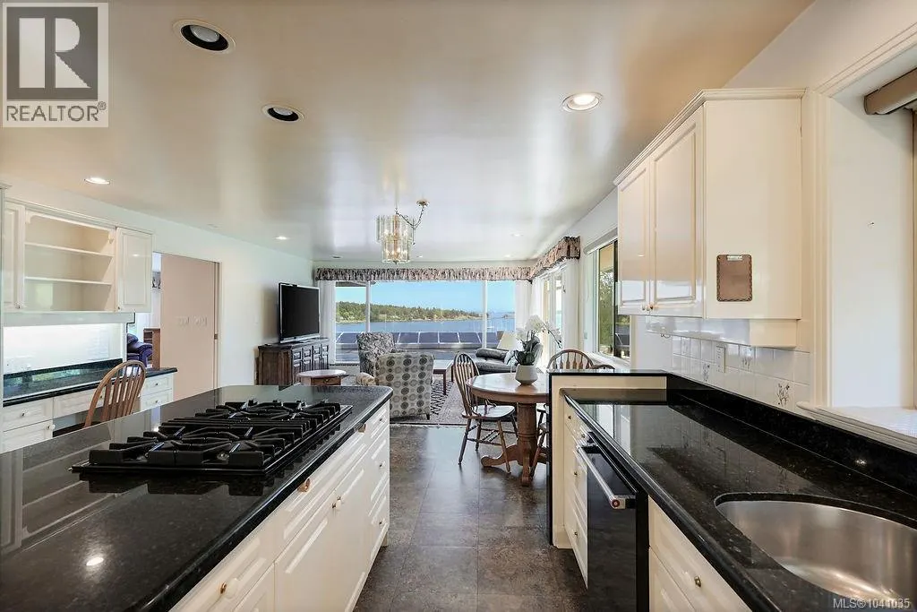 3565 Beach Dr