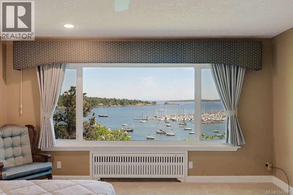 3565 Beach Dr