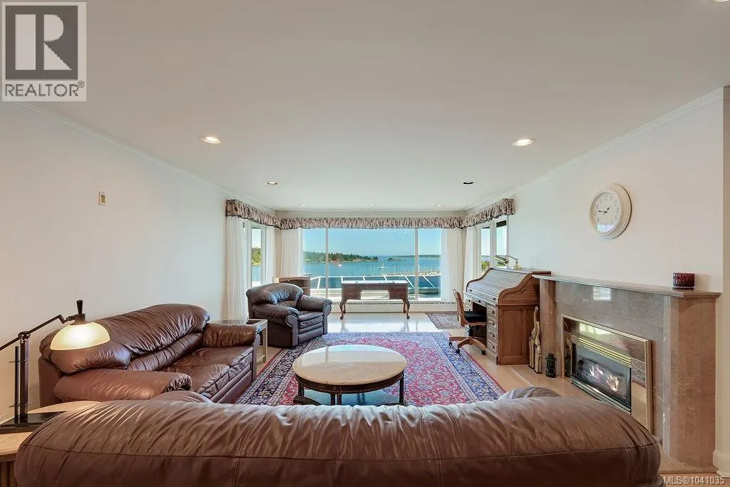 3565 Beach Dr
