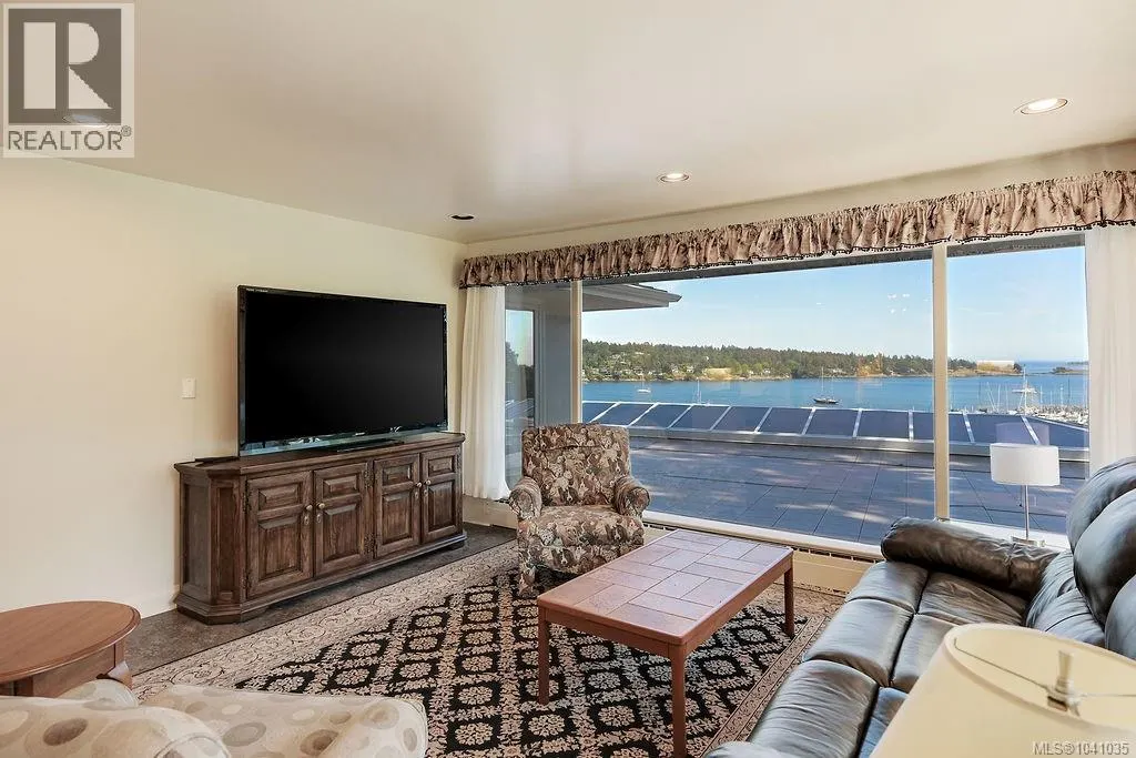3565 Beach Dr