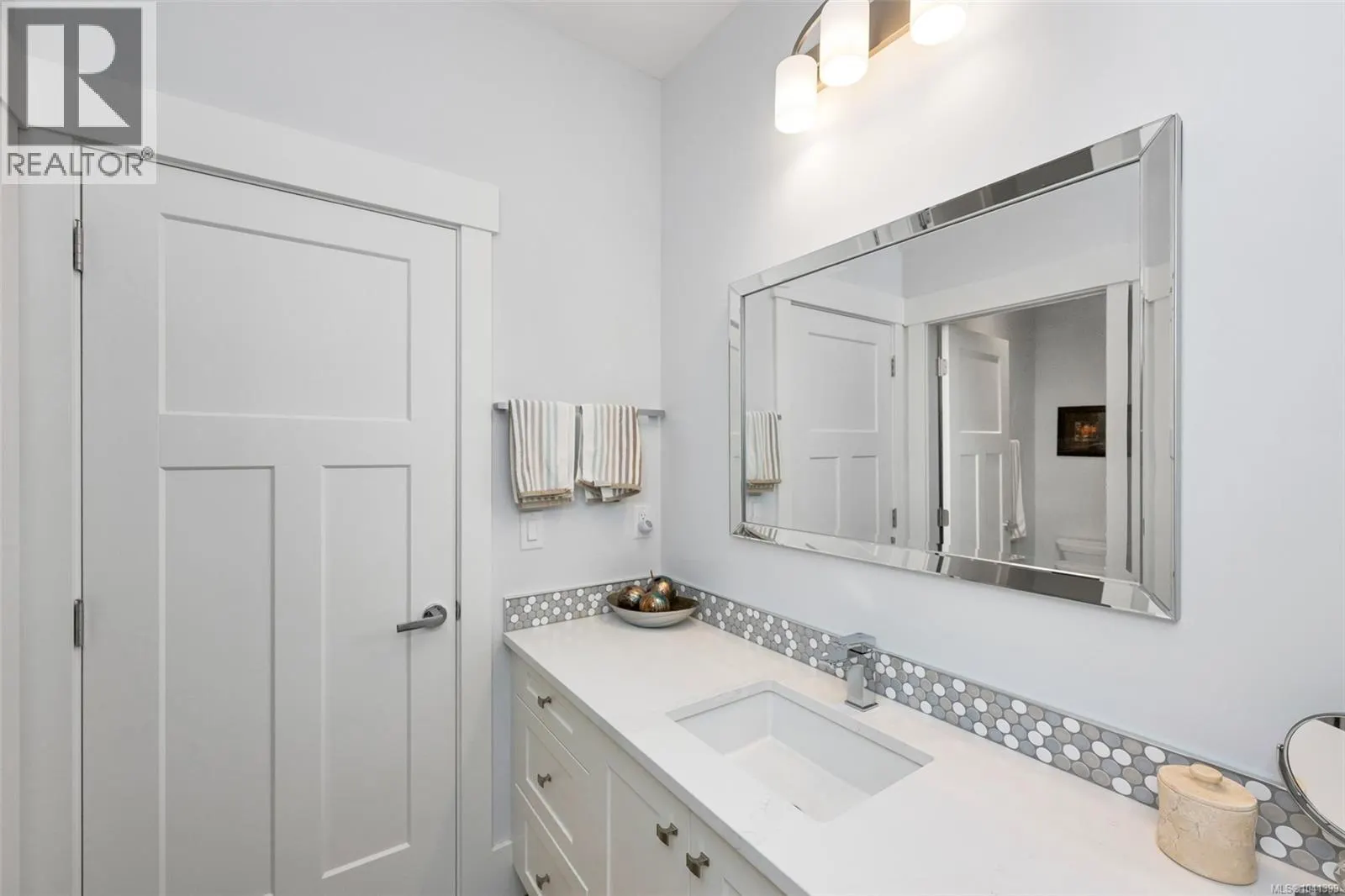 7420 Thornton Hts