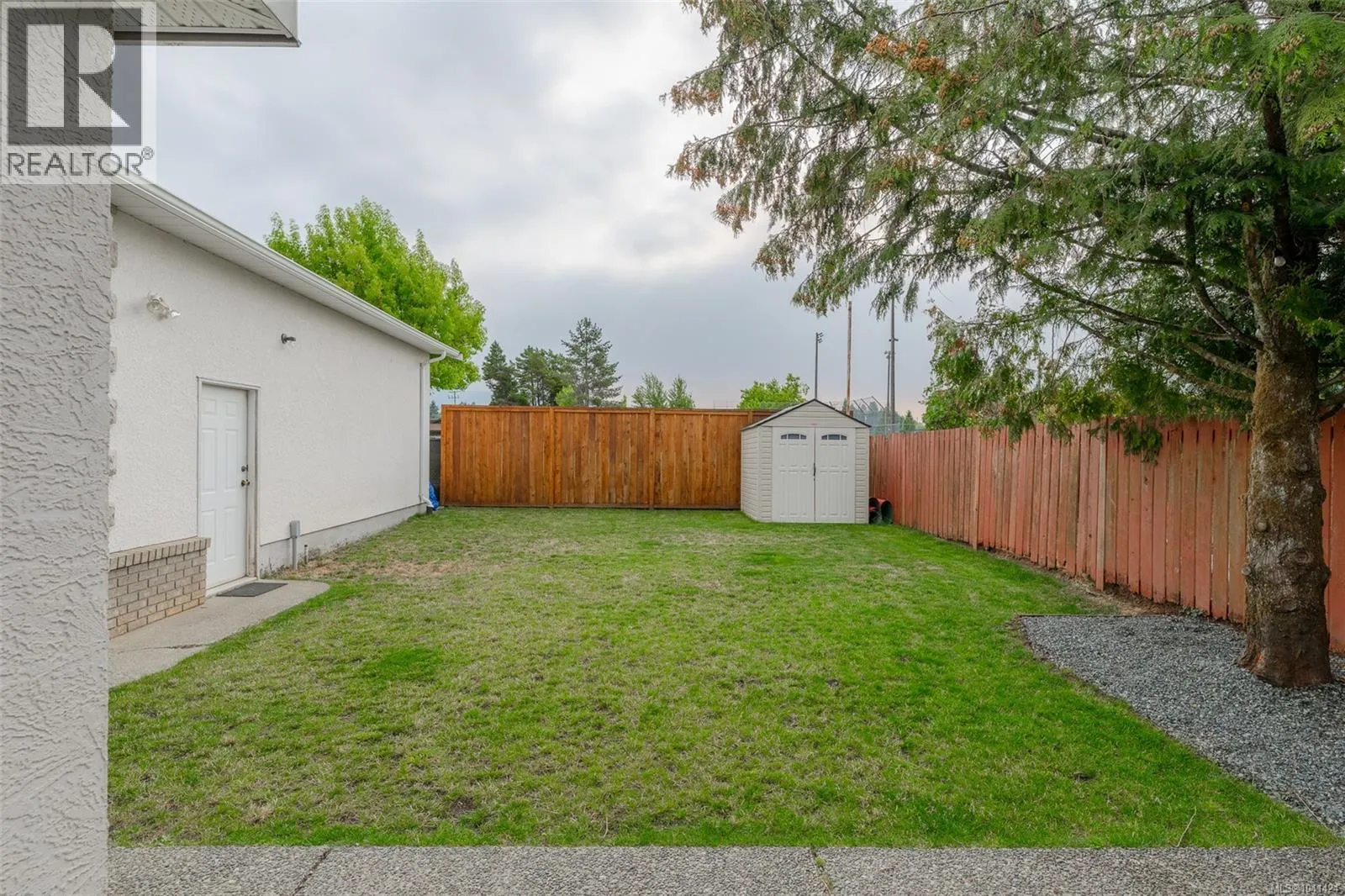 5335 Ian Ave