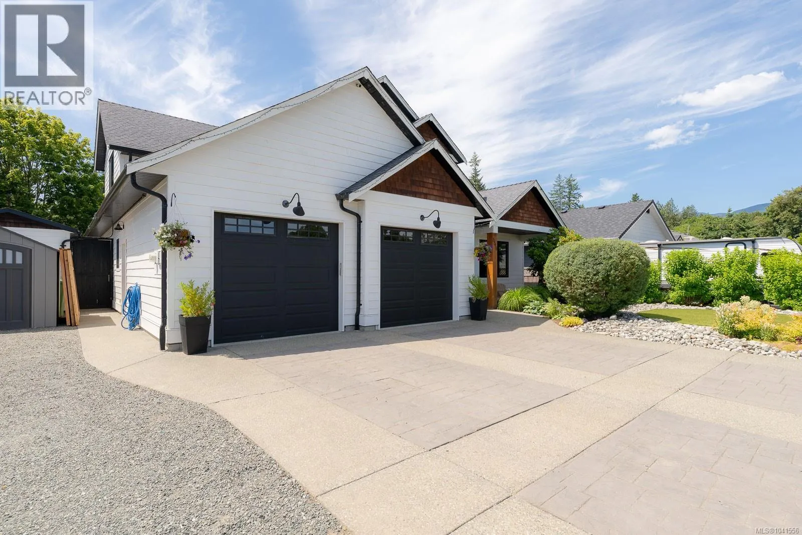 5546 Woodland Cres W