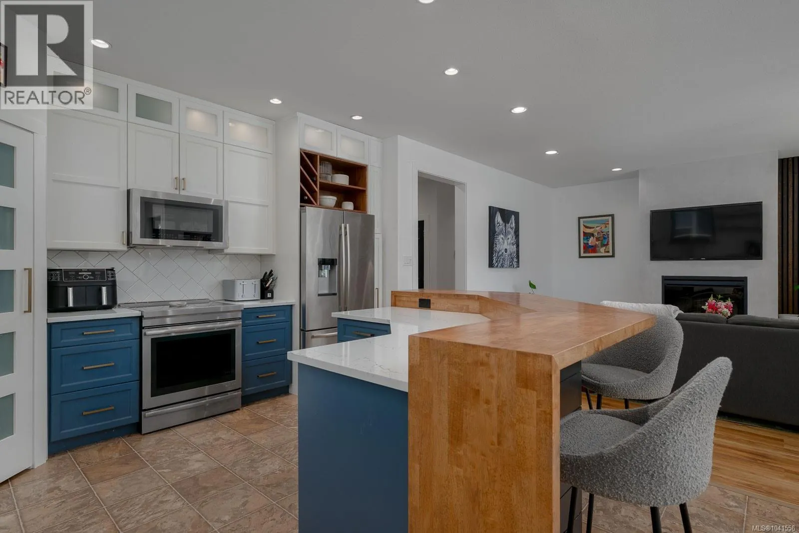 5546 Woodland Cres W