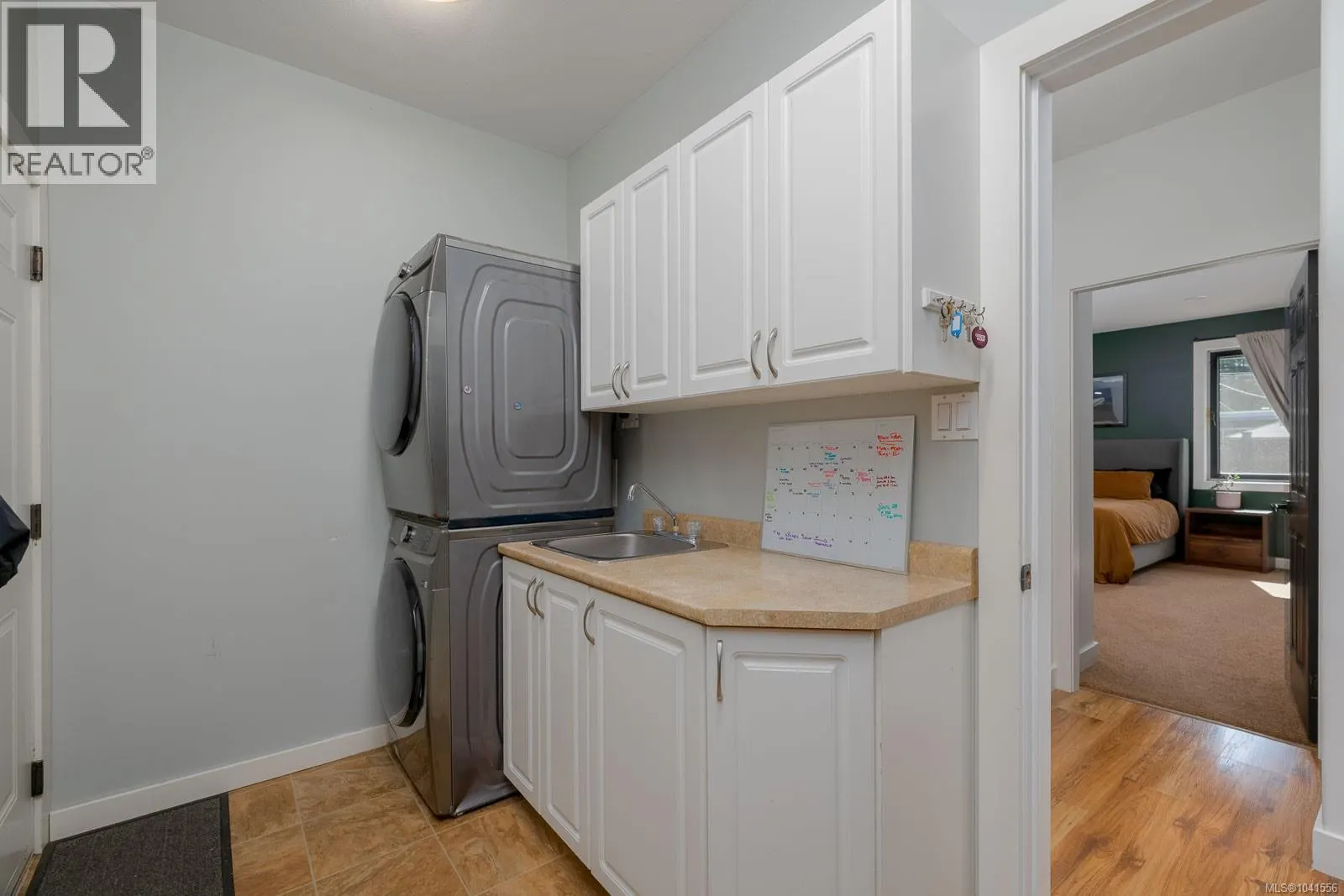 5546 Woodland Cres W
