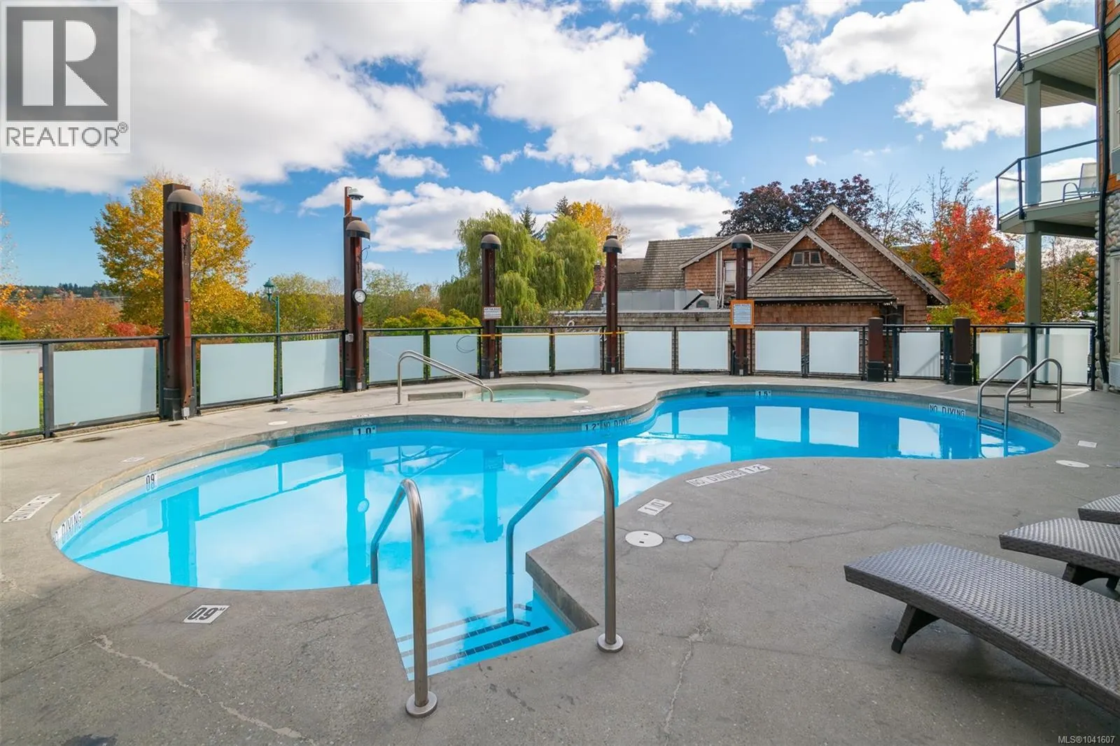 315C 1730 Riverside Lane