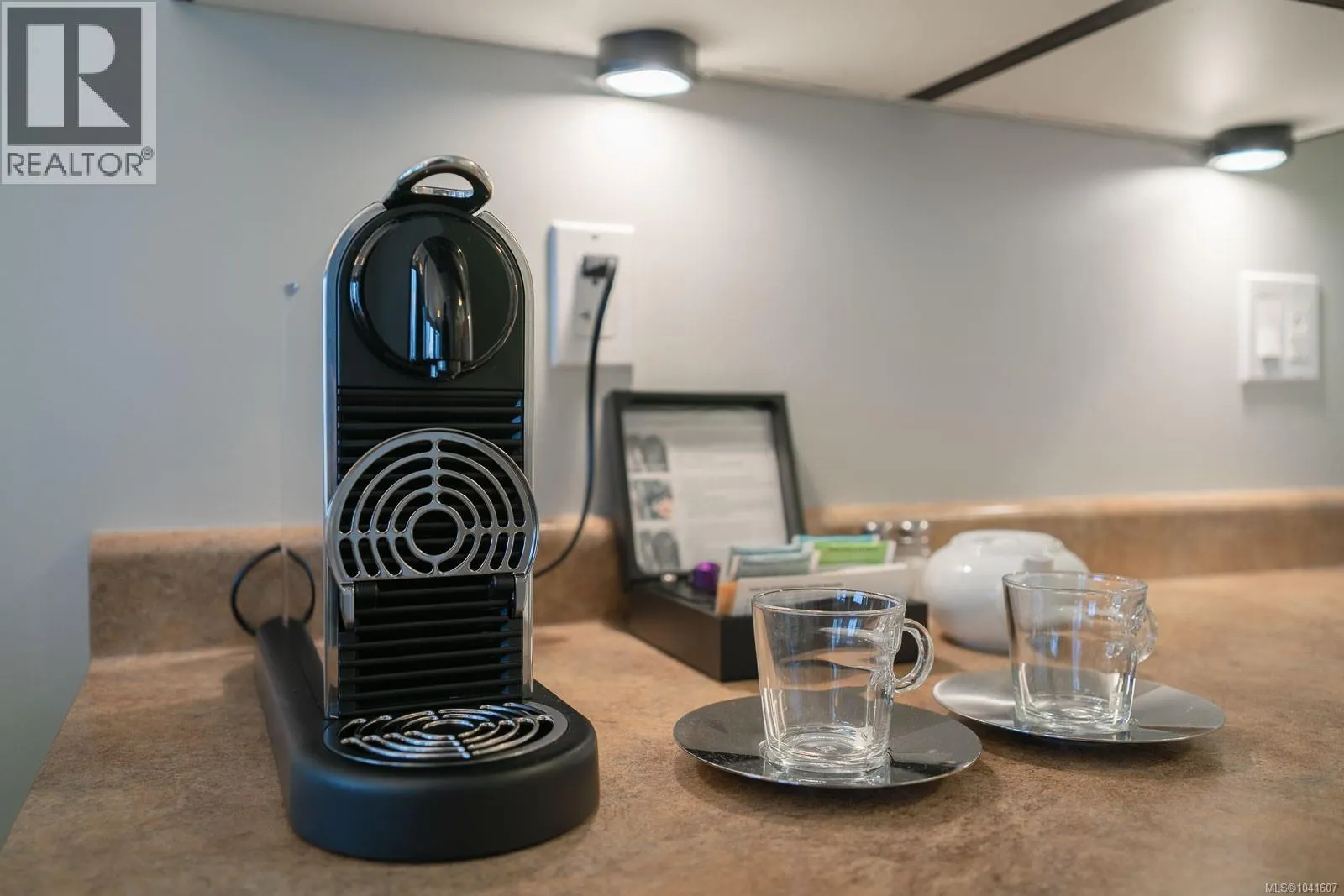 315C 1730 Riverside Lane