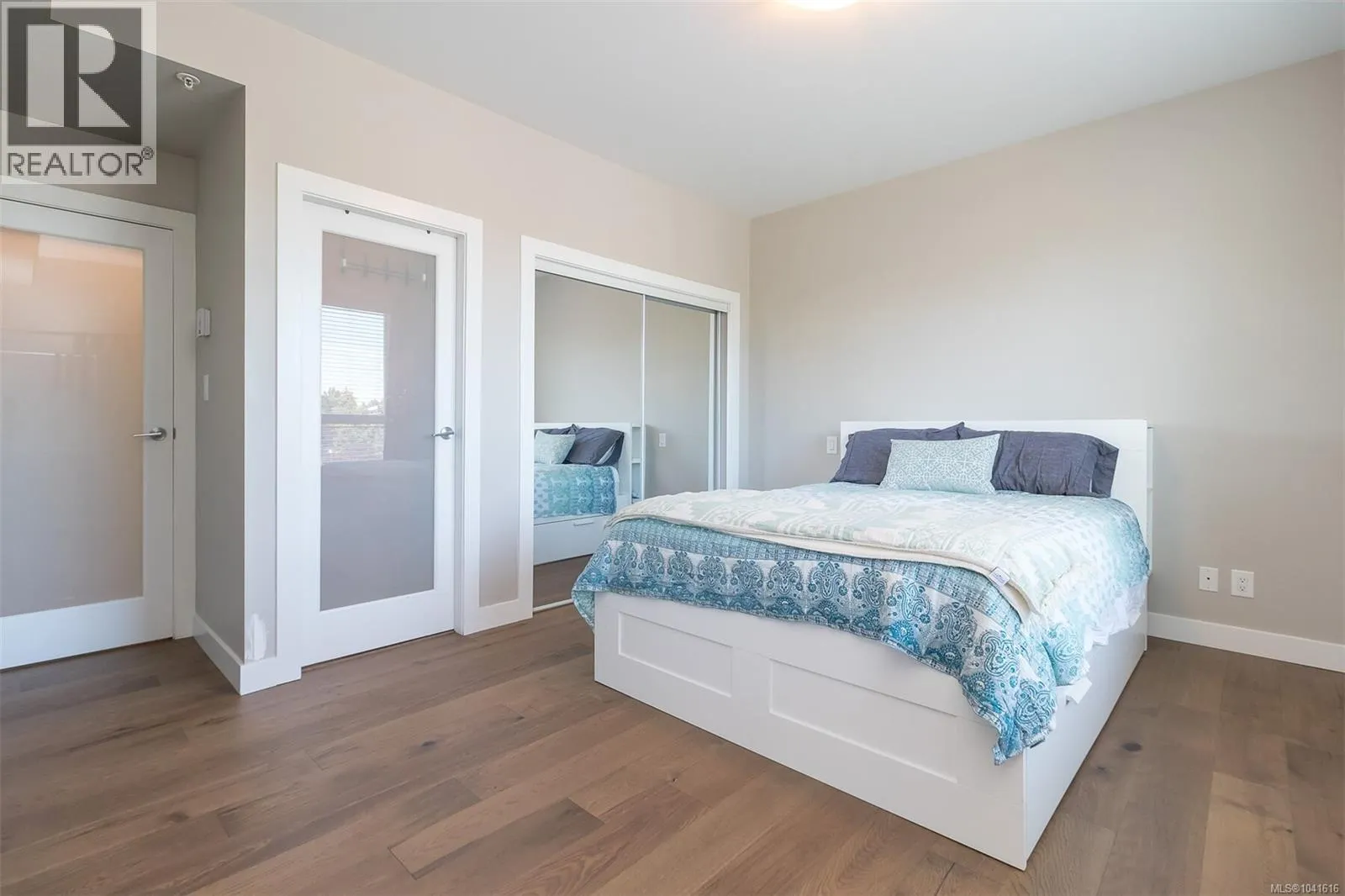 203 1008 Tillicum Rd