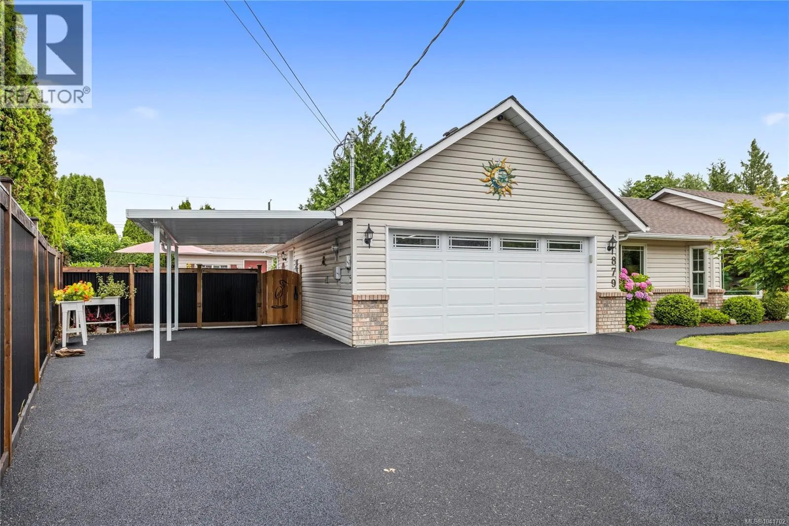 879 Aberdeen Dr