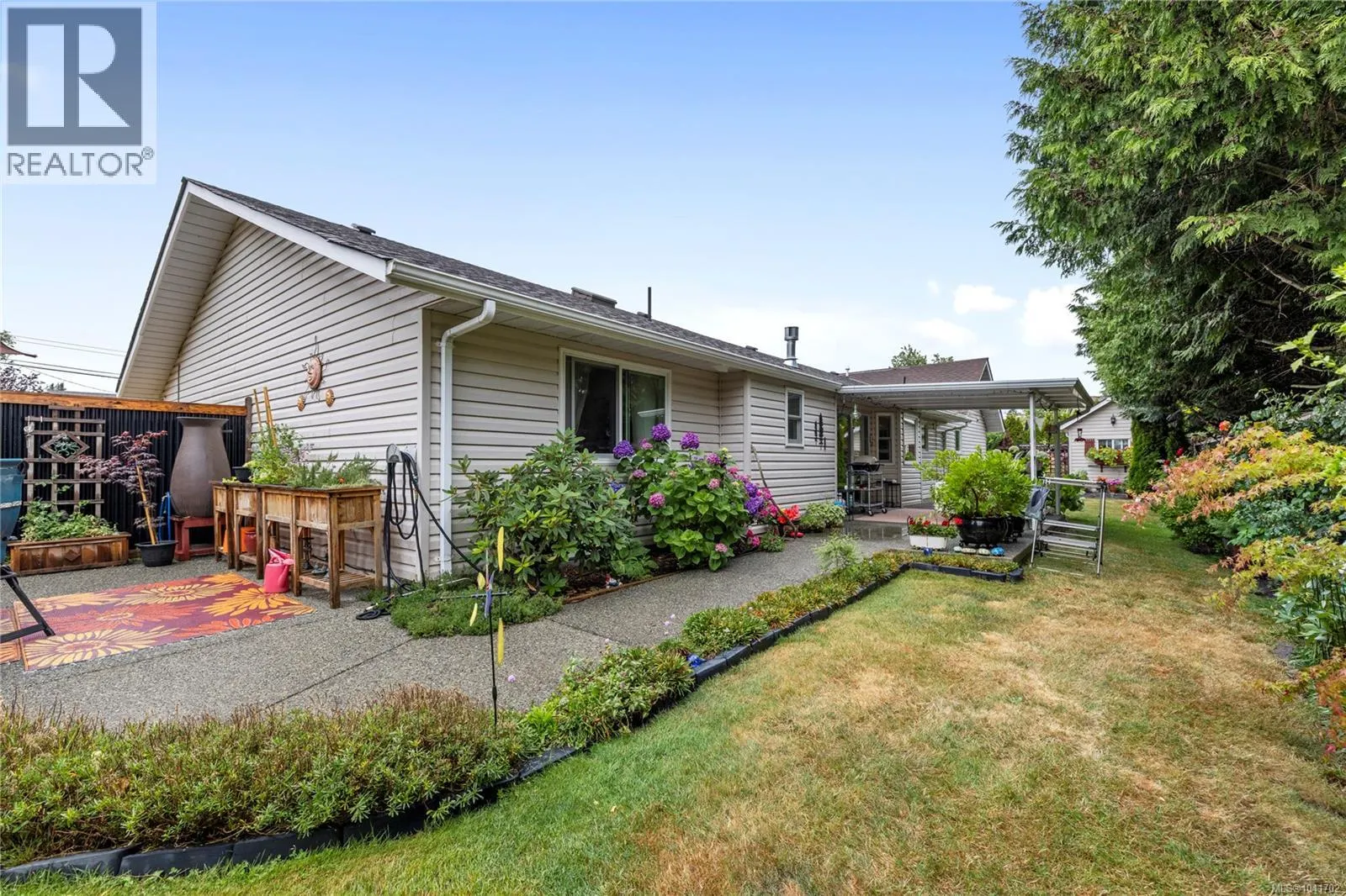 879 Aberdeen Dr