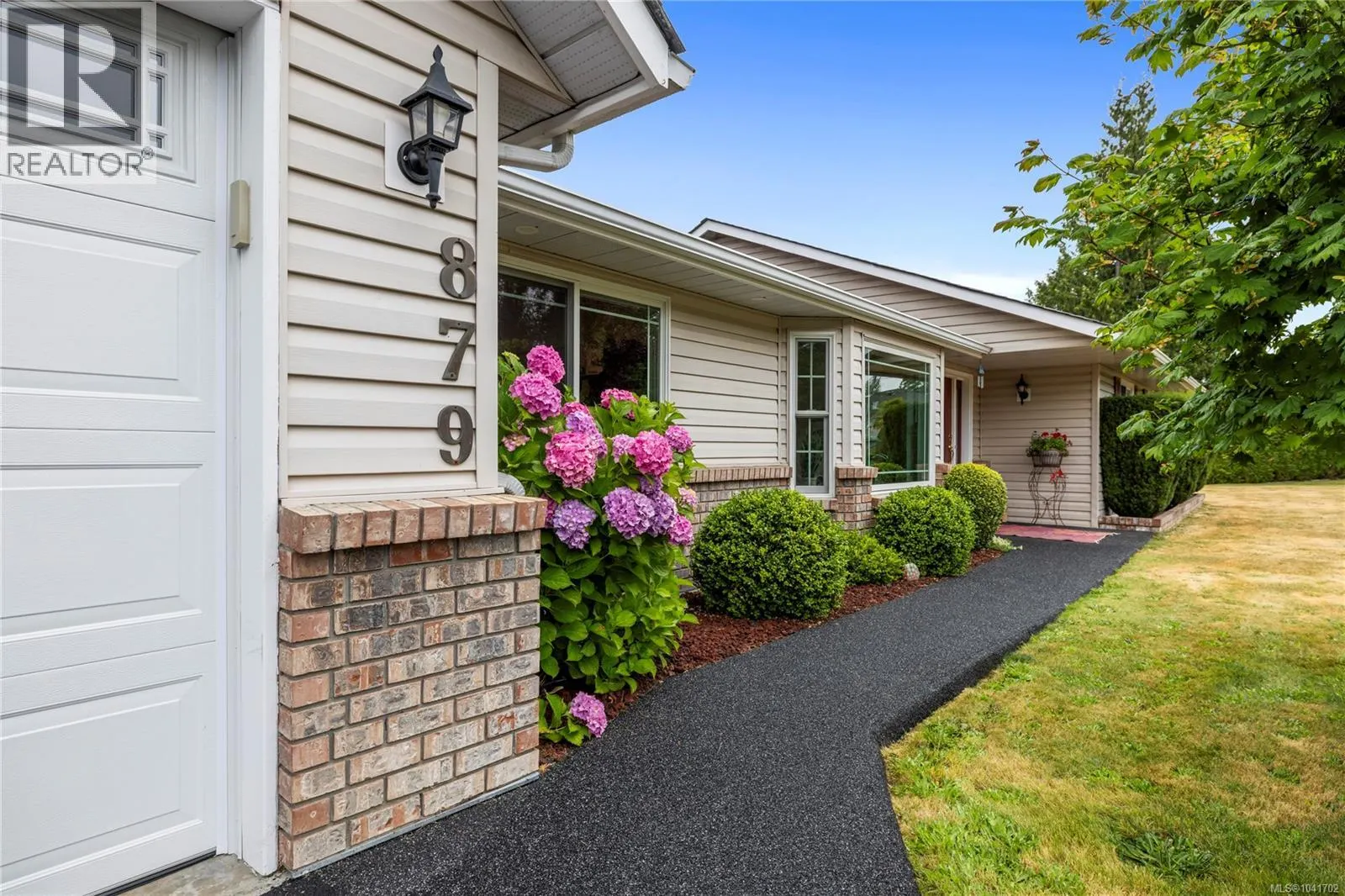 879 Aberdeen Dr