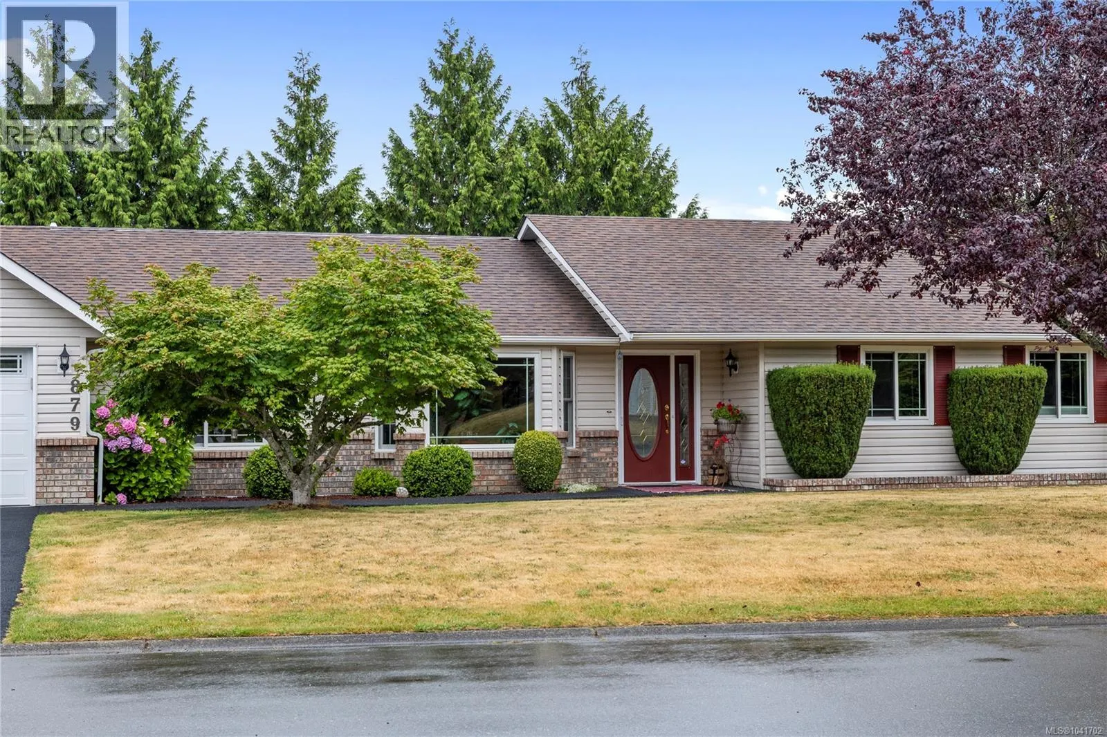 879 Aberdeen Dr