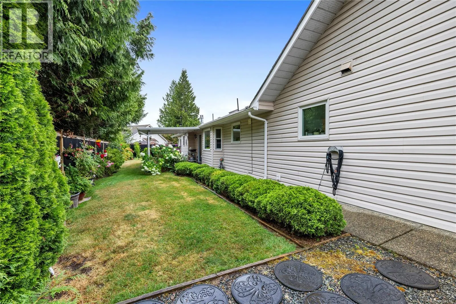 879 Aberdeen Dr