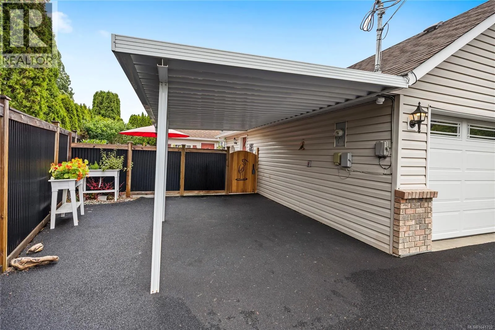 879 Aberdeen Dr