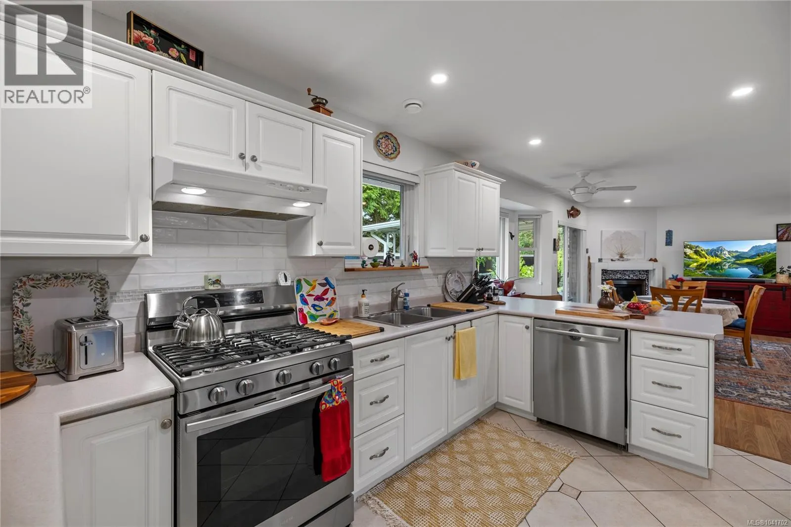 879 Aberdeen Dr